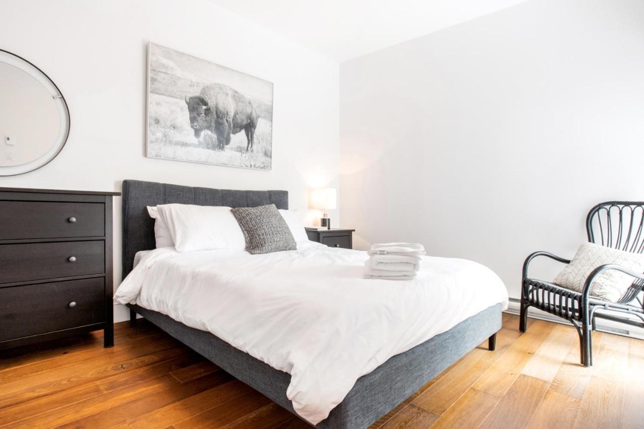 Sleek Condo In The Heart Of Little Italy By Den Stays Montreal Bilik gambar