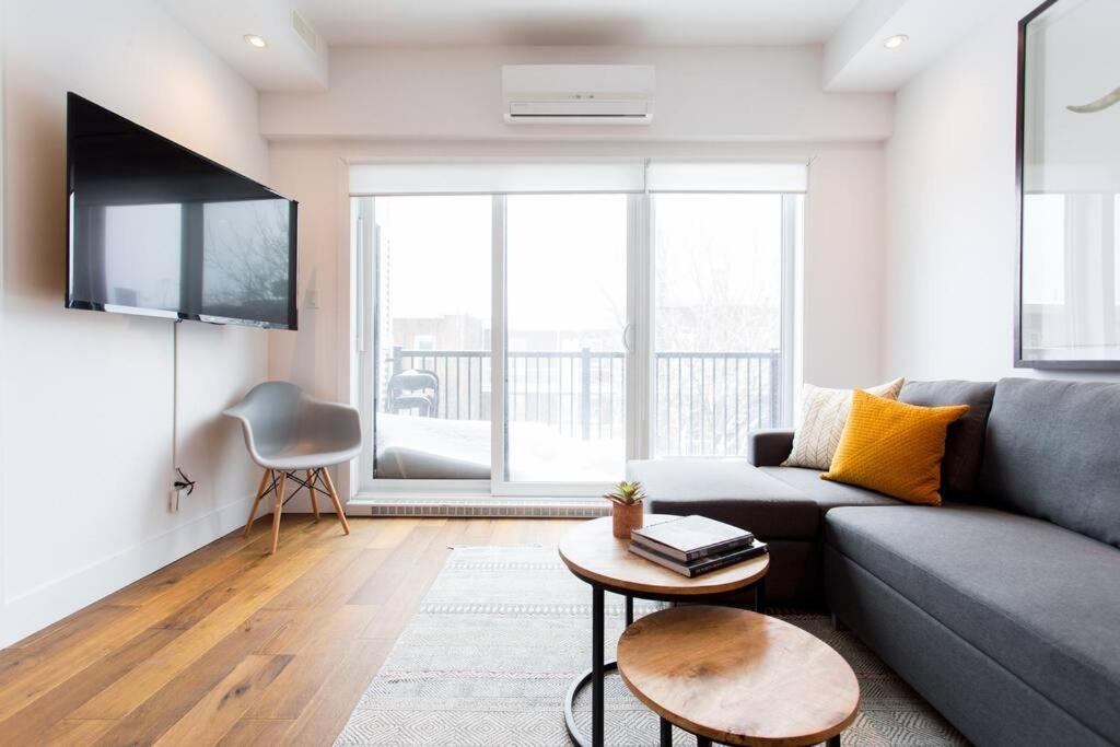 Sleek Condo In The Heart Of Little Italy By Den Stays Montreal Luaran gambar