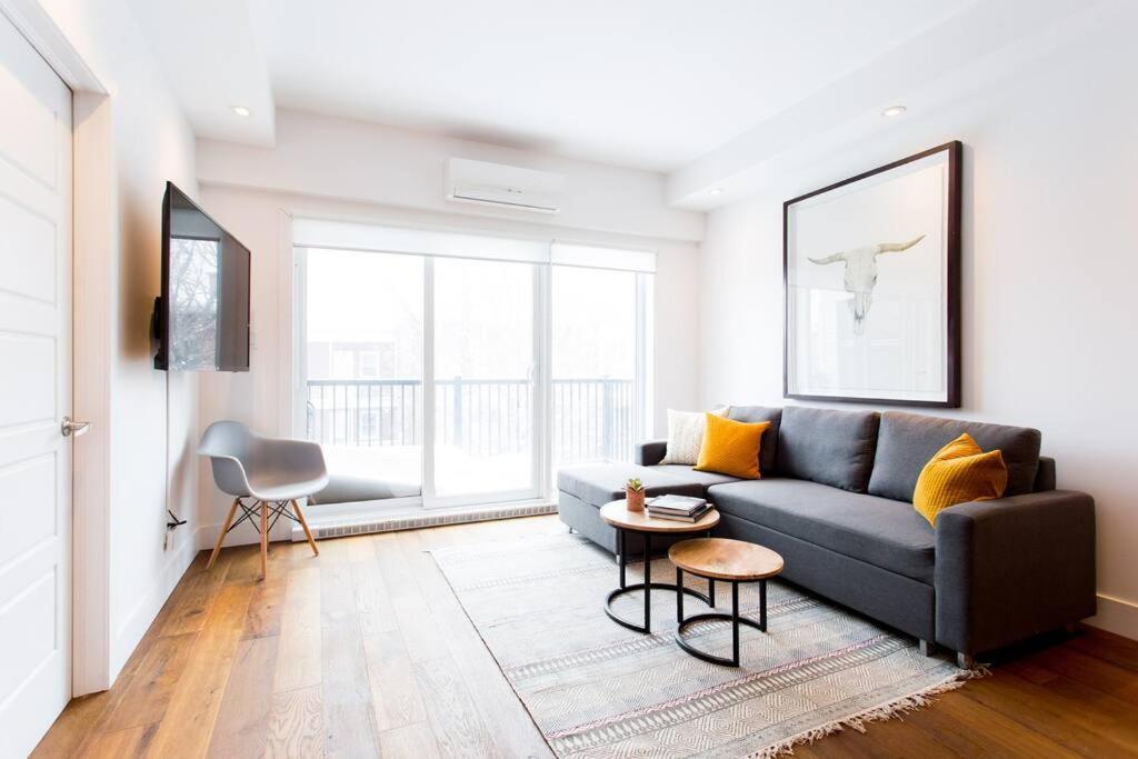 Sleek Condo In The Heart Of Little Italy By Den Stays Montreal Luaran gambar