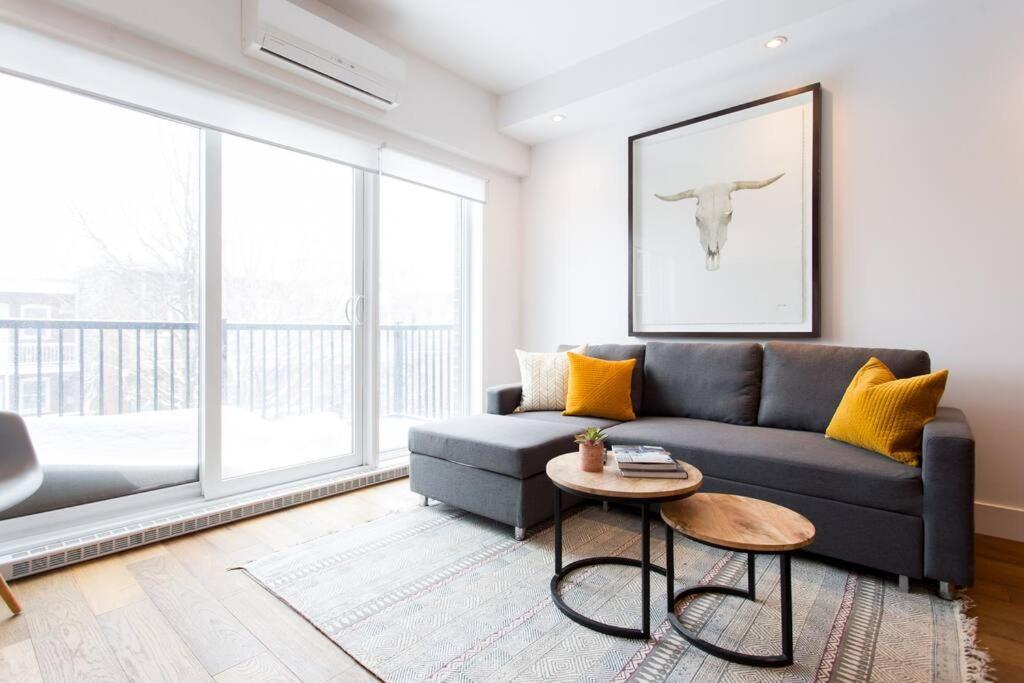 Sleek Condo In The Heart Of Little Italy By Den Stays Montreal Luaran gambar