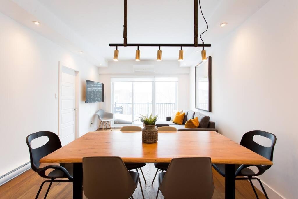 Sleek Condo In The Heart Of Little Italy By Den Stays Montreal Luaran gambar